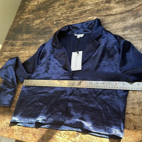 Blue Emory park blouse size large NWT - Picture 9 of 16